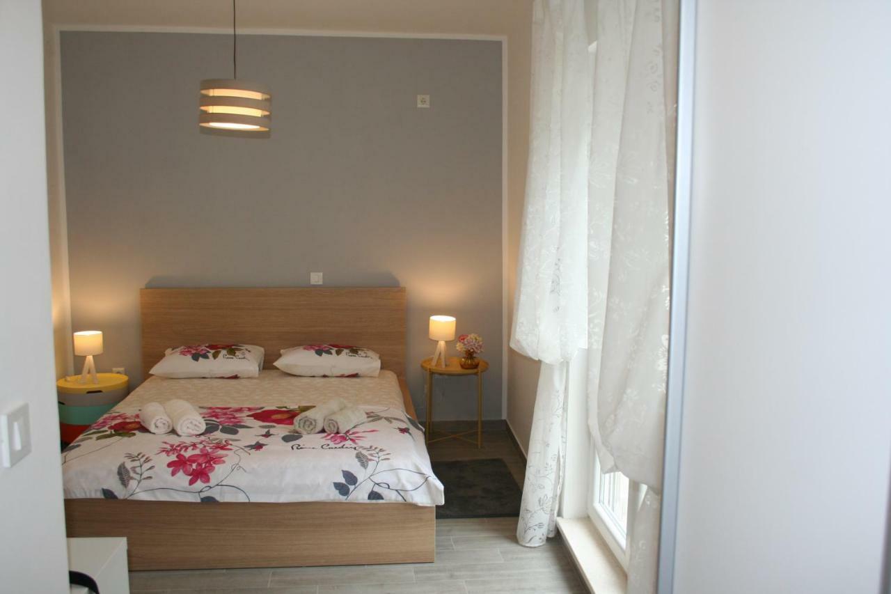 Room With Garden Split Exterior foto