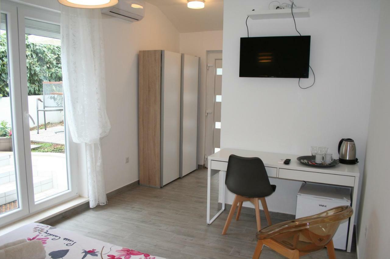 Room With Garden Split Exterior foto