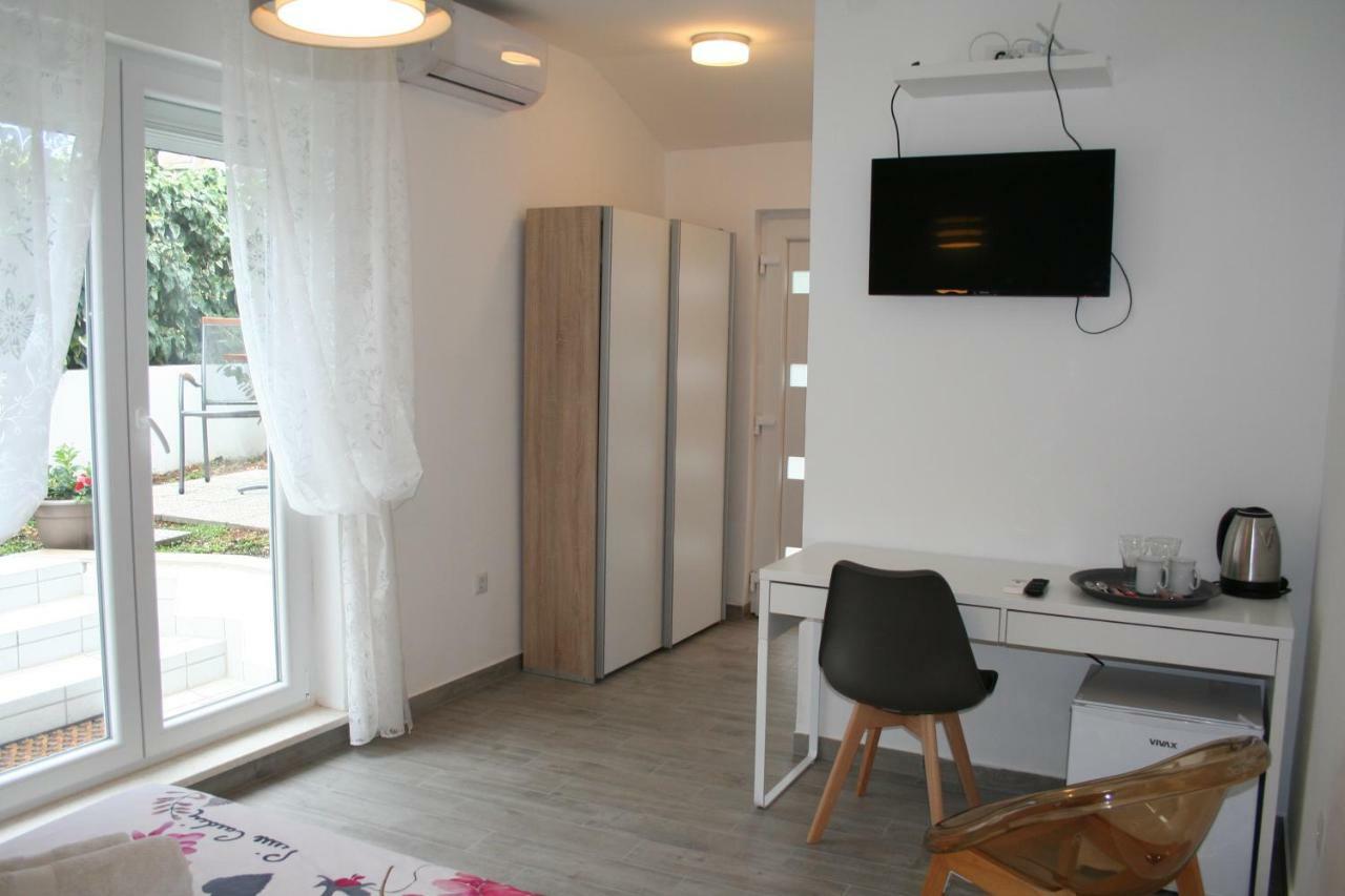 Room With Garden Split Exterior foto