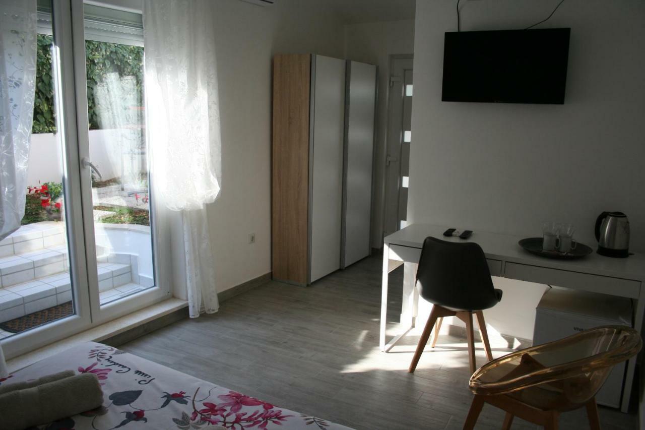Room With Garden Split Exterior foto