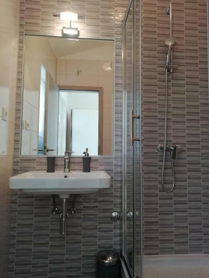 Room With Garden Split Exterior foto