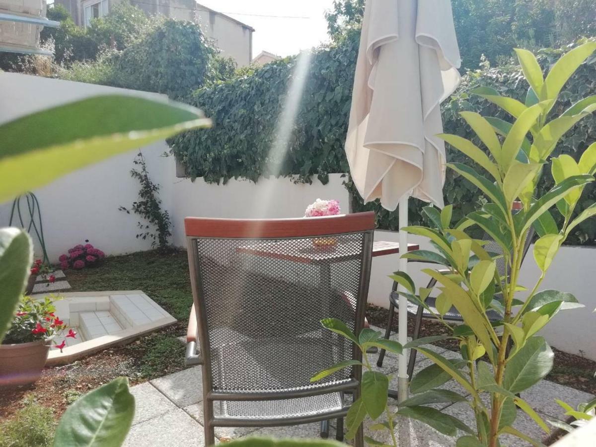 Room With Garden Split Exterior foto