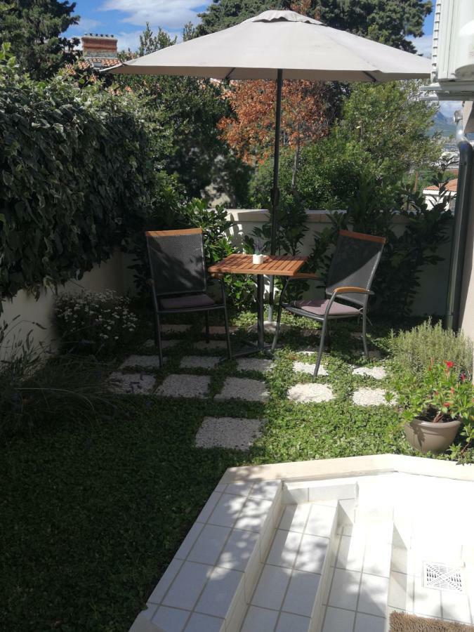 Room With Garden Split Exterior foto